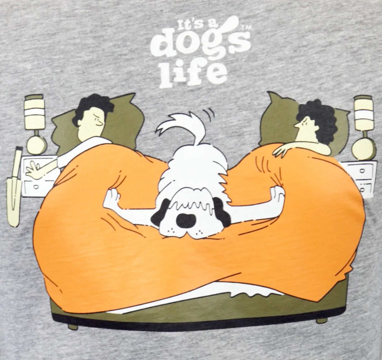 Dog in Bed Men's T-Shirt